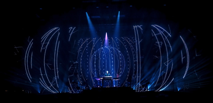 JEAN-MICHEL JARRE: Gottvater der elektronischen Musik bringt spektakuläres Open-Air-Event am Toten Meer auf die Bühne
