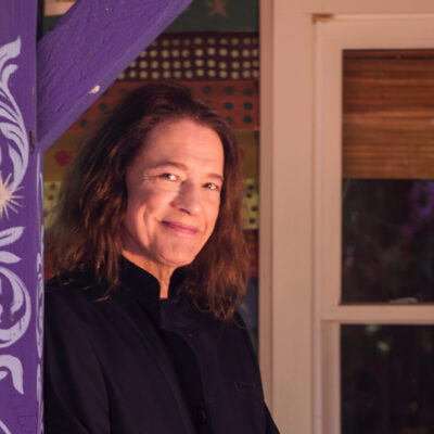 Robben-Ford-Purple-House-01-cropped-Photocredit-Mascha-Thompson-px900
