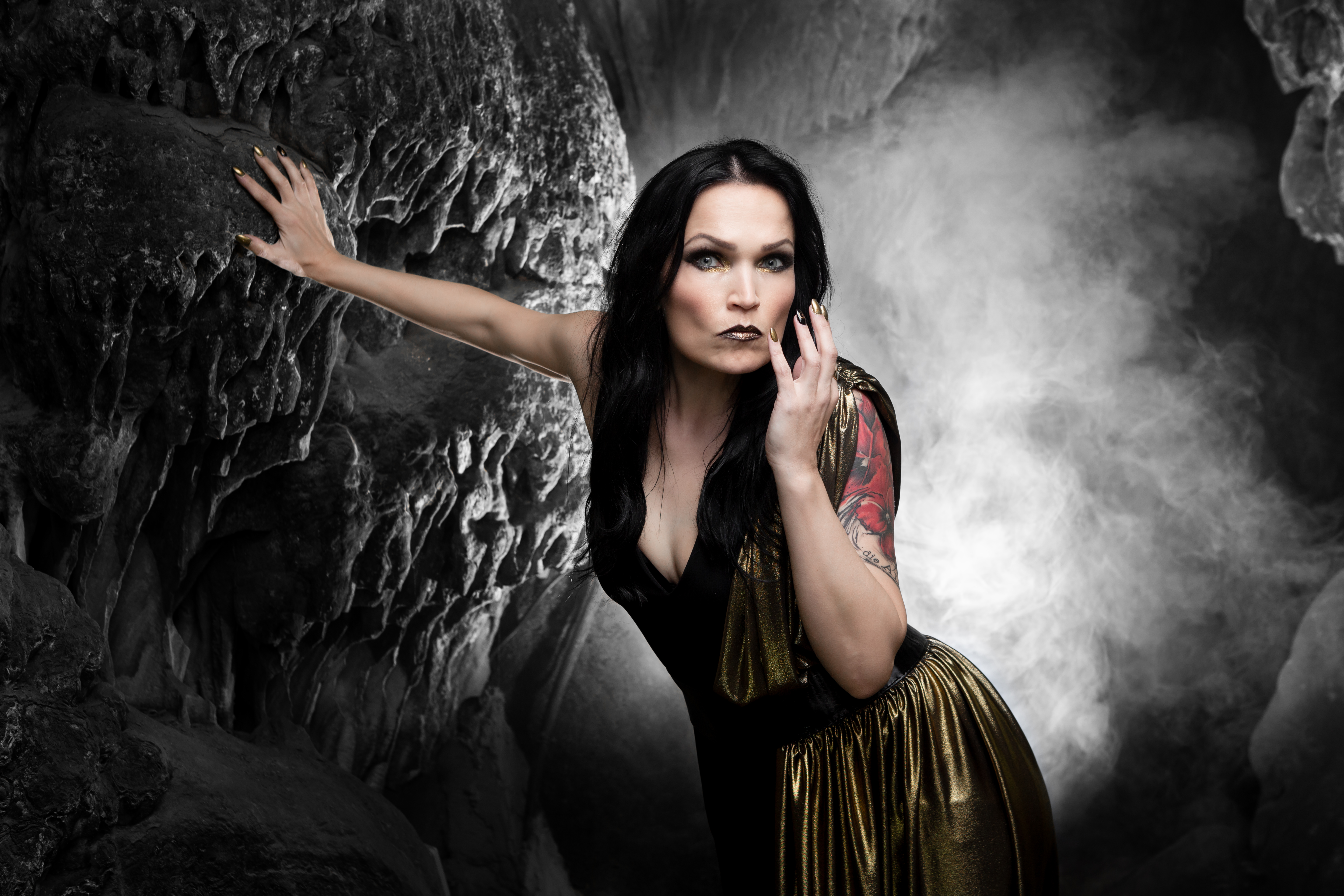 TARJA-In-The-Raw-Press-Pictures-012019-Copyright-earMUSIC-Fotocredit-Tim-Tronckoe