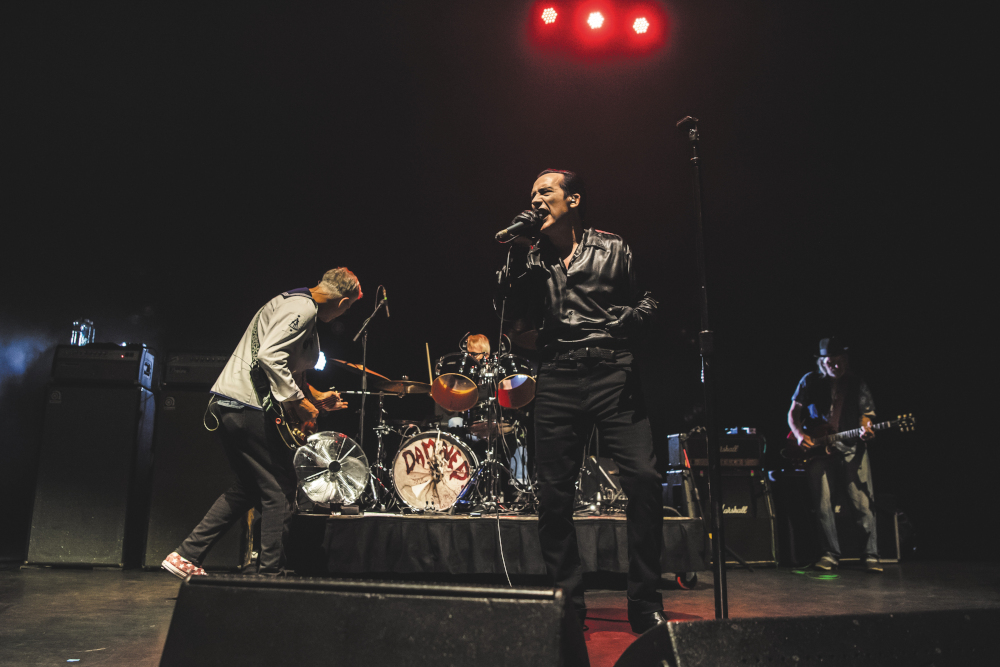 THE DAMNED bringen „Fan Club“-Video aus neuem Reunion-Live-Album „AD 2022 – Live in Manchester“